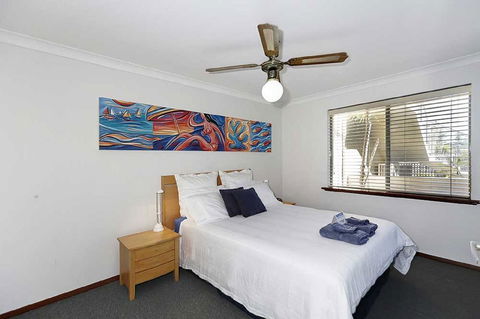 Beachfront @ Scarbs - Accommodation Burleigh 9