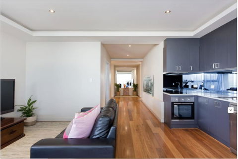 Adele's Luxury South Beach Apartment With King Bed - Accommodation Burleigh 12