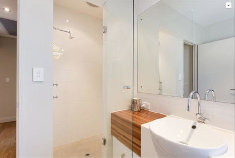 Adele's Luxury South Beach Apartment With King Bed - Accommodation Burleigh 16