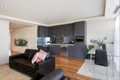 Adele's Luxury South Beach Apartment With King Bed - Accommodation Burleigh 10