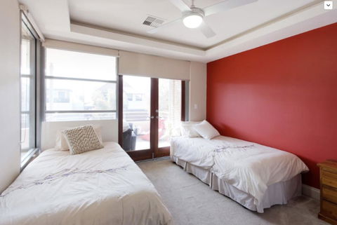 Adele's Luxury South Beach Apartment With King Bed - Accommodation Burleigh 7