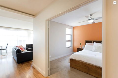 Adele's Luxury South Beach Apartment With King Bed - Accommodation Burleigh 4