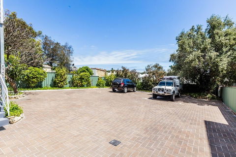 Stirling Apartments - Studio 1 - Accommodation Burleigh 5
