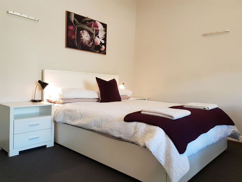 Stirling Apartments - Studio 1 - Accommodation Burleigh 6