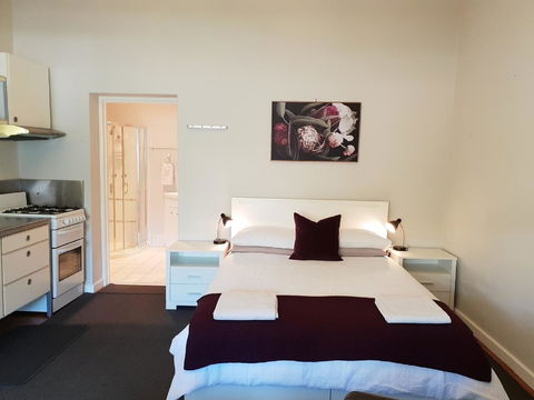 Stirling Apartments - Studio 1 - Accommodation Burleigh 8