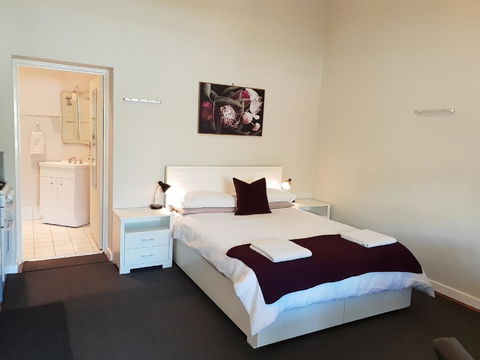 Stirling Apartments - Studio 1 - Accommodation Burleigh 0