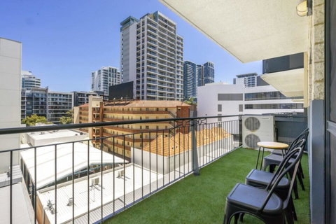 Oversized Eastend Sleeps 6 Free PARKING+POOL WIFI - Accommodation Burleigh 36
