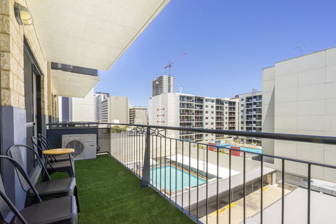 Oversized Eastend Sleeps 6 Free PARKING+POOL WIFI - Accommodation Burleigh 22