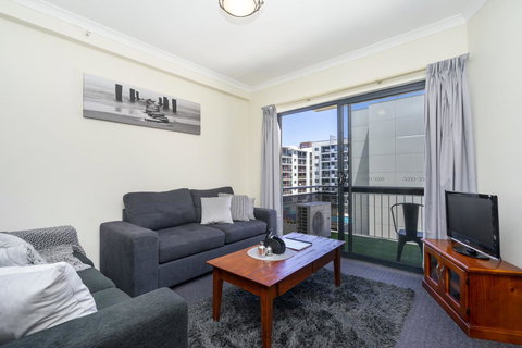 Oversized Eastend Sleeps 6 Free PARKING+POOL WIFI - Accommodation Burleigh 6