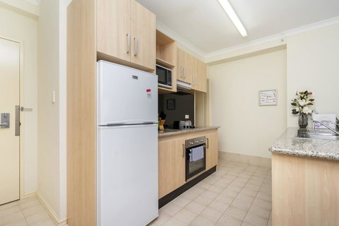 Oversized Eastend Sleeps 6 Free PARKING+POOL WIFI - Accommodation Burleigh 17