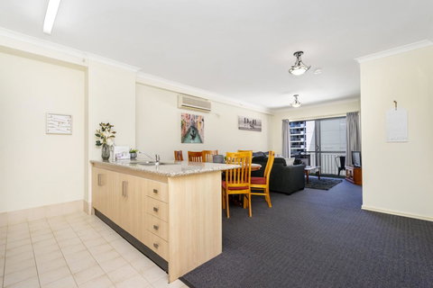 Oversized Eastend Sleeps 6 Free PARKING+POOL WIFI - Accommodation Burleigh 2