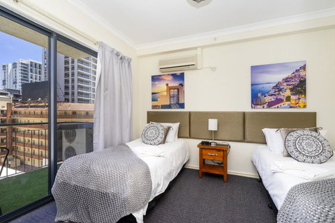 Oversized Eastend Sleeps 6 Free PARKING+POOL WIFI - Accommodation Burleigh 1
