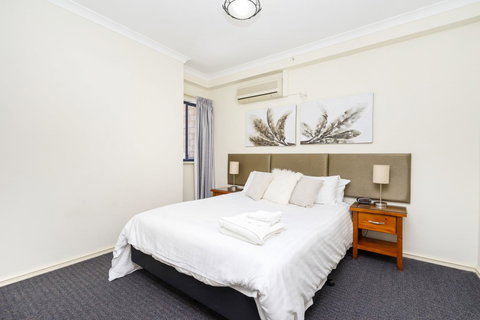 Oversized Eastend Sleeps 6 Free PARKING+POOL WIFI - Accommodation Burleigh 11