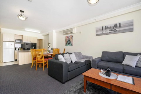 Oversized Eastend Sleeps 6 Free PARKING+POOL WIFI - Accommodation Burleigh 33
