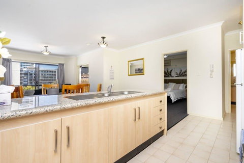 Oversized Eastend Sleeps 6 Free PARKING+POOL WIFI - Accommodation Burleigh 39