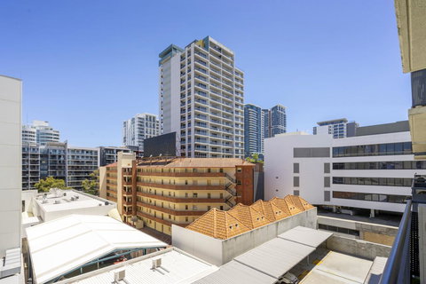 Oversized Eastend Sleeps 6 Free PARKING+POOL WIFI - Accommodation Burleigh 23