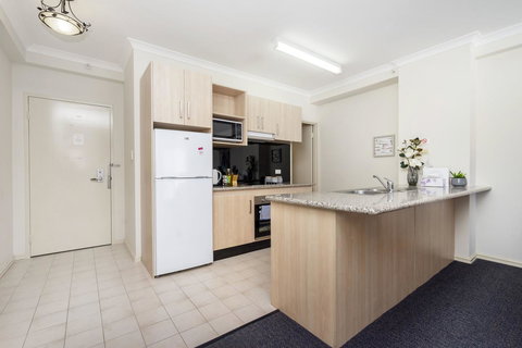 Oversized Eastend Sleeps 6 Free PARKING+POOL WIFI - Accommodation Burleigh 10