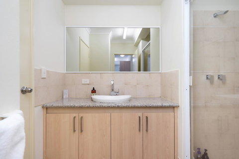 Oversized Eastend Sleeps 6 Free PARKING+POOL WIFI - Accommodation Burleigh 26