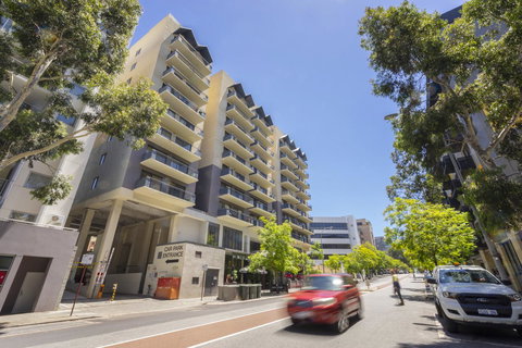 Oversized Eastend Sleeps 6 Free PARKING+POOL WIFI - Accommodation Burleigh 24