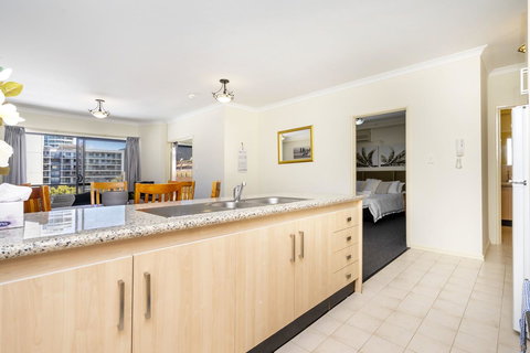Oversized Eastend Sleeps 6 Free PARKING+POOL WIFI - Accommodation Burleigh 4