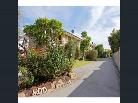 Applecross Village Apartment - Accommodation Burleigh 37