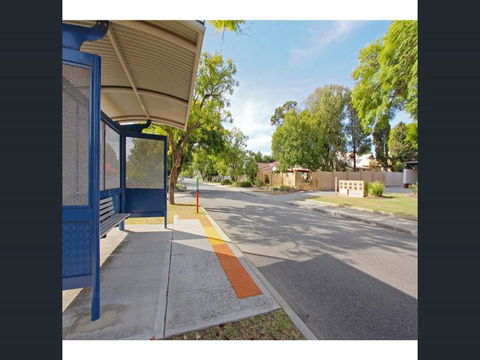 Applecross Village Apartment - Accommodation Burleigh 39