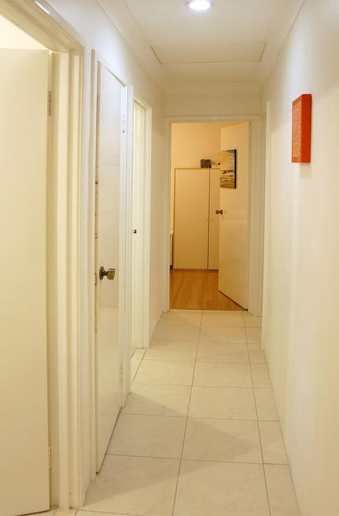 Suffolk House - Accommodation Burleigh 1