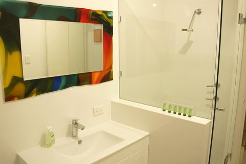 Suffolk House - Accommodation Burleigh 14