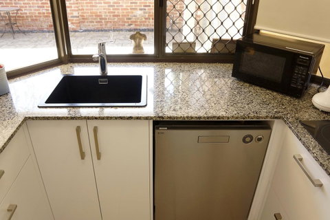 Suffolk House - Accommodation Burleigh 11