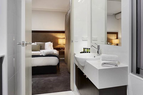 Attika Hotel - Accommodation Burleigh 4