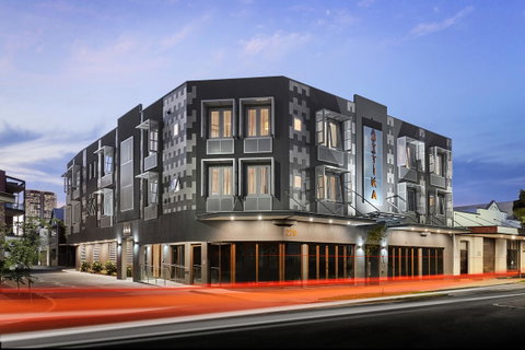 Attika Hotel - Accommodation Burleigh 9