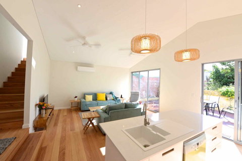 Sunny Blinco Street House - Accommodation Burleigh 4