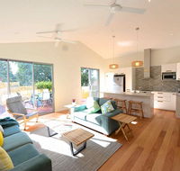 Sunny Blinco Street House - Accommodation Burleigh