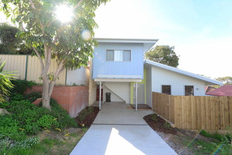 Sunny Blinco Street House - Accommodation Burleigh 13