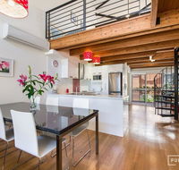 Spacious Central Townhouse - Accommodation Burleigh