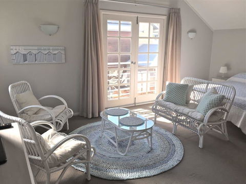 Fremantle Local Beach Studio - Accommodation Burleigh 8