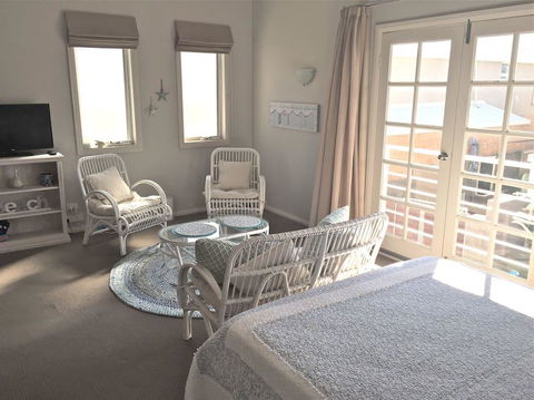 Fremantle Local Beach Studio - Accommodation Burleigh 3