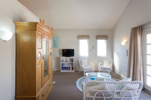 Fremantle Local Beach Studio - Accommodation Burleigh 2