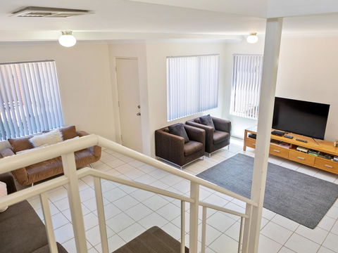Cooper Street - Accommodation Burleigh 5