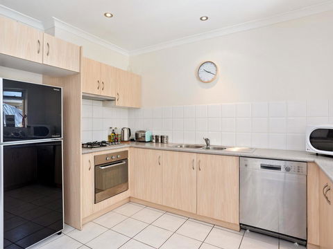 Cooper Street - Accommodation Burleigh 25
