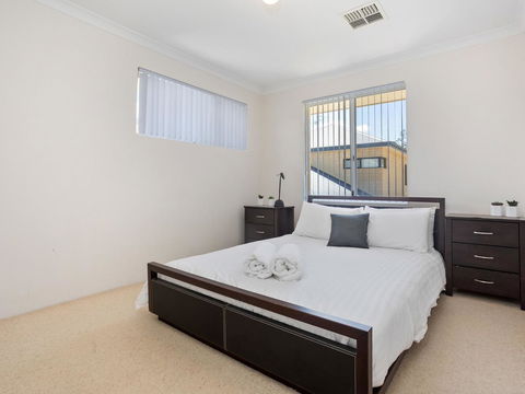 Cooper Street - Accommodation Burleigh 18