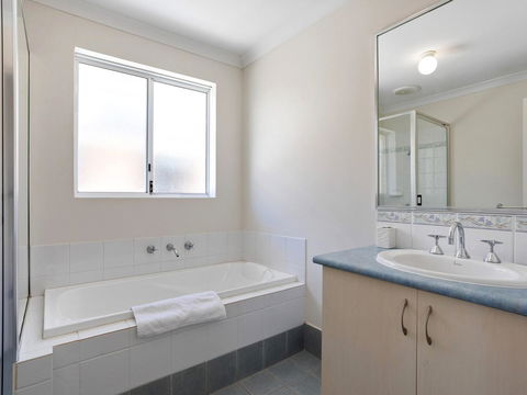 Cooper Street - Accommodation Burleigh 20
