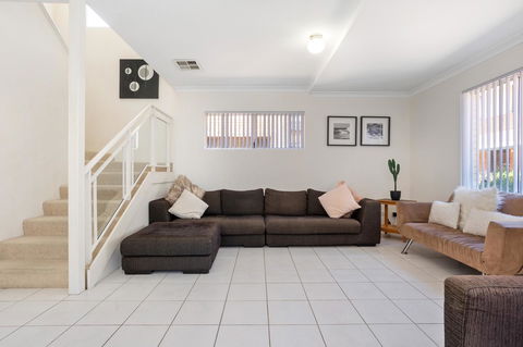 Cooper Street - Accommodation Burleigh 1