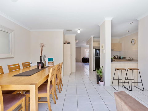 Cooper Street - Accommodation Burleigh 34