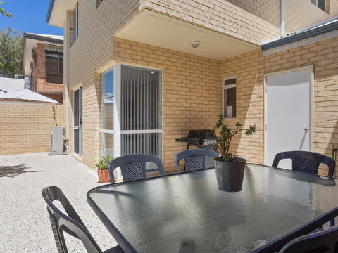 Cooper Street - Accommodation Burleigh 38
