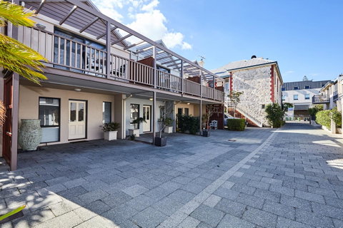 Fremantle Townhouse Unit 6 - Accommodation Burleigh 13