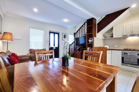 Fremantle Townhouse Unit 6 - Accommodation Burleigh 0