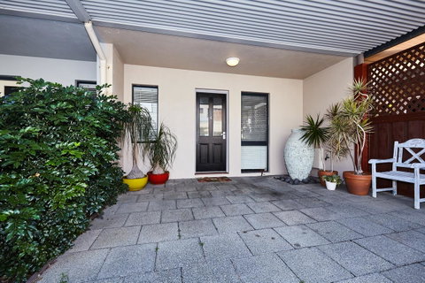 Fremantle Townhouse Unit 6 - Accommodation Burleigh 11