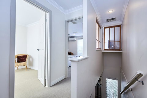 Fremantle Townhouse Unit 6 - Accommodation Burleigh 6