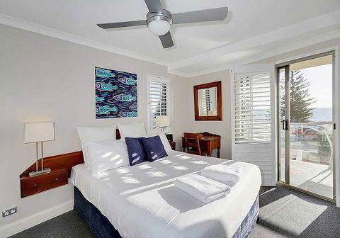 Salty Kiss - Accommodation Burleigh 10